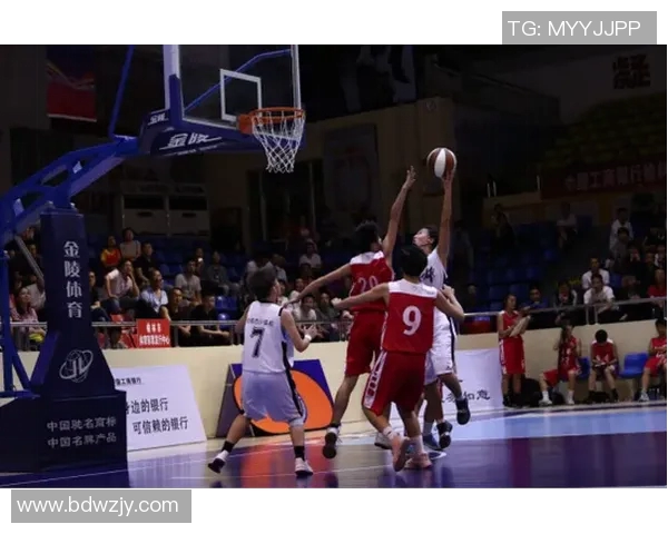 成都篮球队快攻战术解析与实战应用探讨