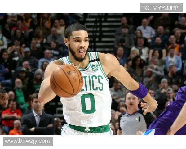 杰森塔图姆如何在NBA赛场上展现卓越领导力与个人魅力