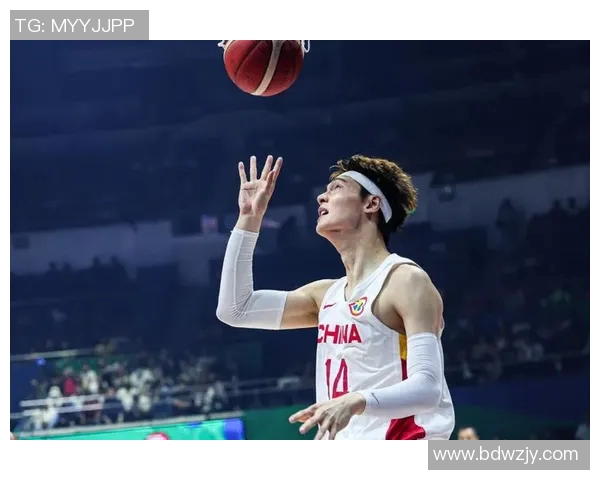 王哲林领衔中国男篮新征程展现实力与决心的光辉时刻