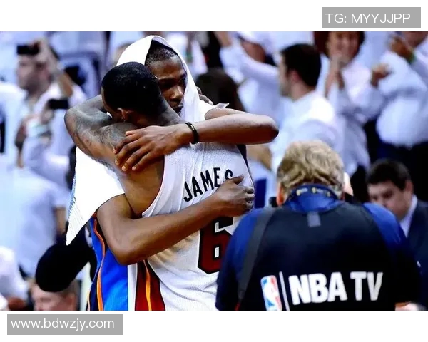 詹姆斯与杜兰特对决瞬间的精彩瞬间与篮球传奇的碰撞