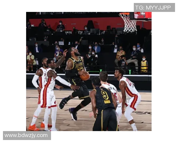 萨莫拉与米竞技激战正酣双方争夺胜利的关键时刻解析 萨莫拉与米竞技激战正酣双方争夺胜利的关键时刻解析