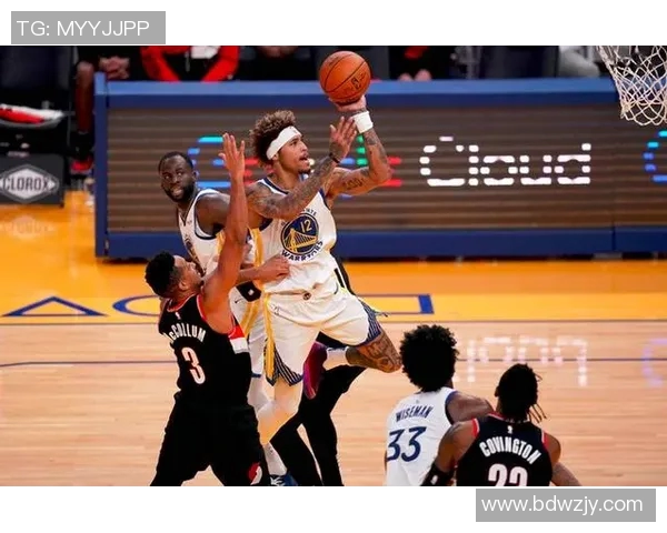 乌布雷与独行侠的激烈对决揭示NBA新赛季的竞争格局与球员表现