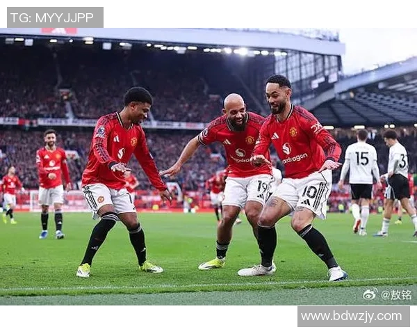 明天凌晨曼联对阵热刺的精彩对决值得期待球迷们的热情将再度燃起