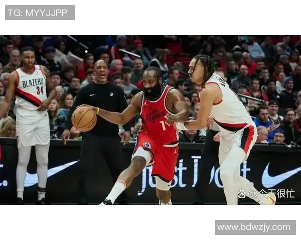 火箭与快船季后赛第六场激战回顾球员表现与战术分析