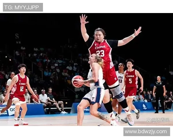 韩国女篮与加拿大女篮激战正酣谁将赢得这场精彩对决